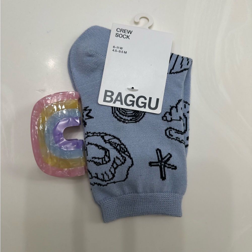 BAGGU Crew Socks and Coopmonsters Hair Clip Blue Socks Shell Design Rainbow Clip